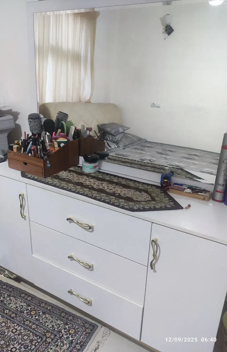 تخت و کمد دراور و یک عدد پاتختی|تخت و سرویس خواب|بیرجند, |دیوار