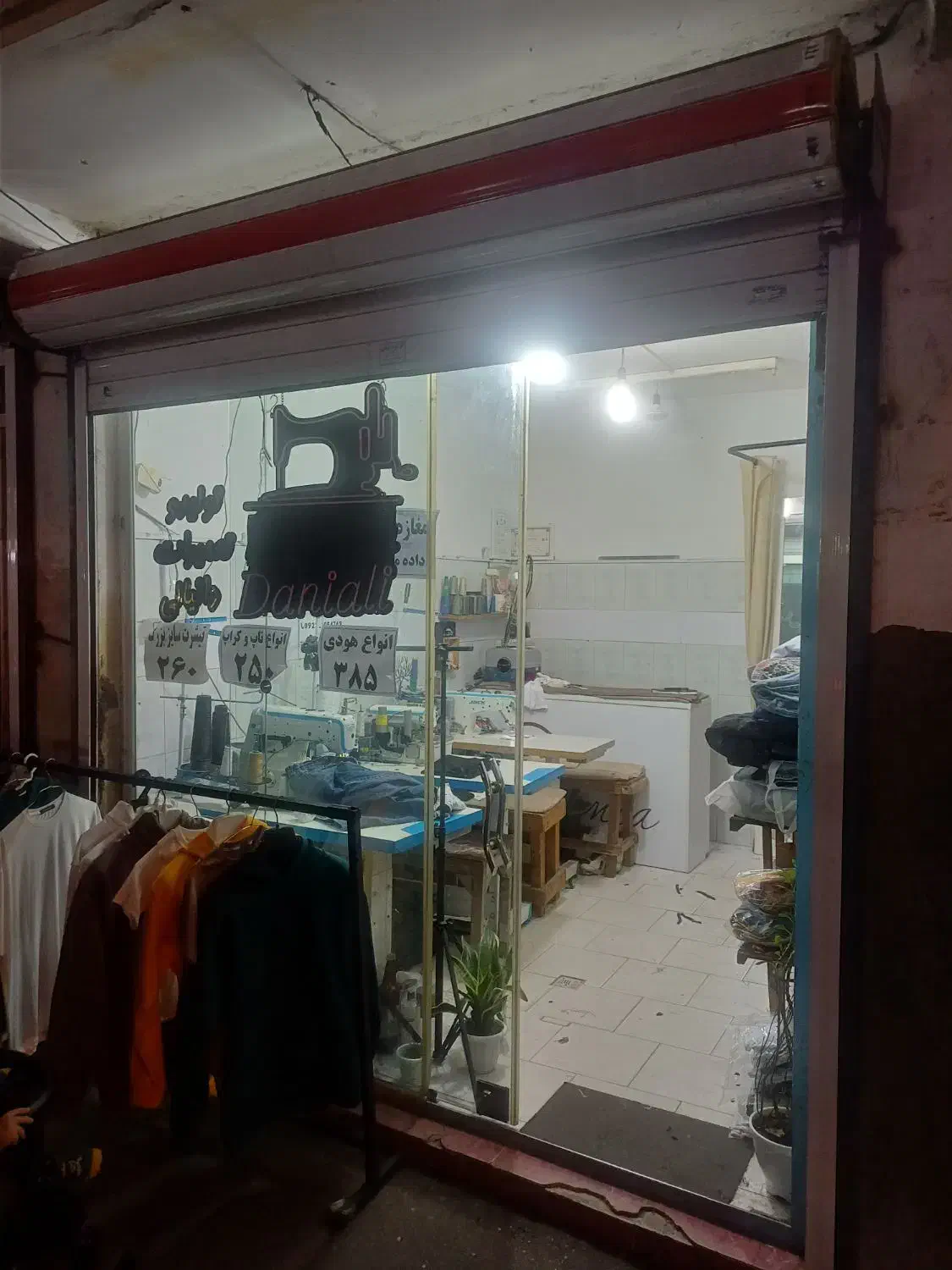 اجاره/مغازه/۱۲متری بر خیابان اصلی|اجارهٔ مغازه و غرفه|رشت, جماران|دیوار