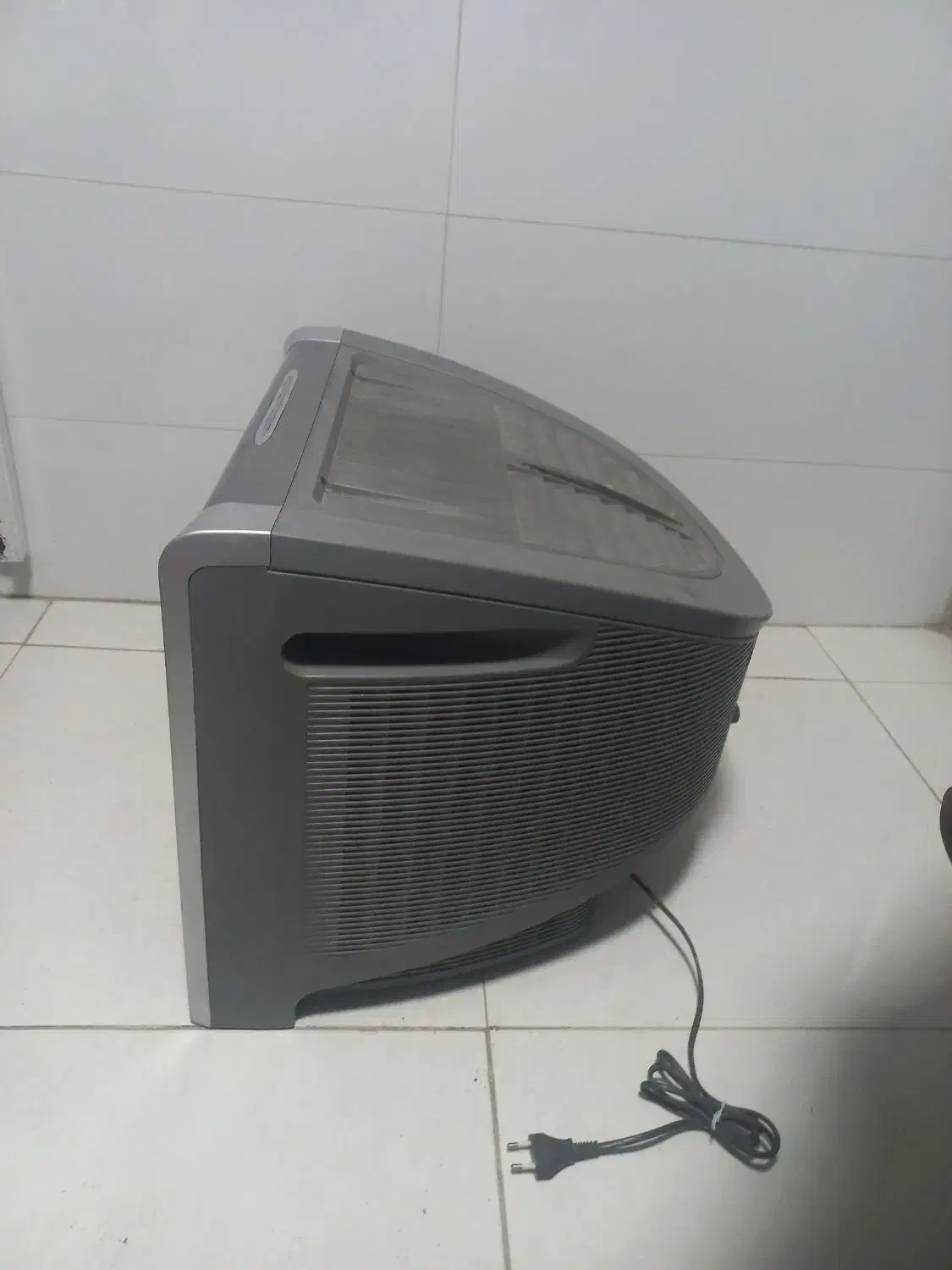 تلویزیون قدیمی سالم|تلویزیون و پروژکتور|قزوین, |دیوار