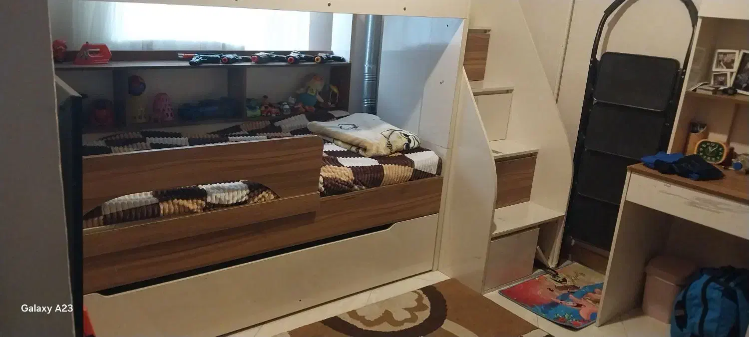 تخت خواب دوطبقه به همراه تخت مهمان در پایین تخت|تخت و سرویس خواب|لاهیجان, کوی زمانی|دیوار