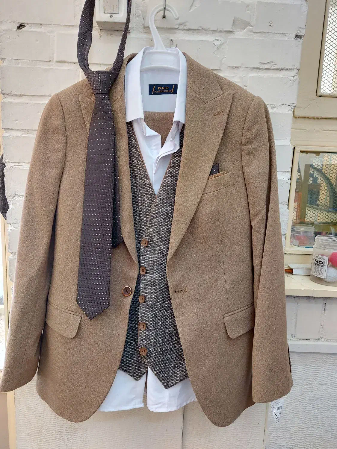 کت شلوار با جلیفه|لباس|ری, دیلمان|دیوار