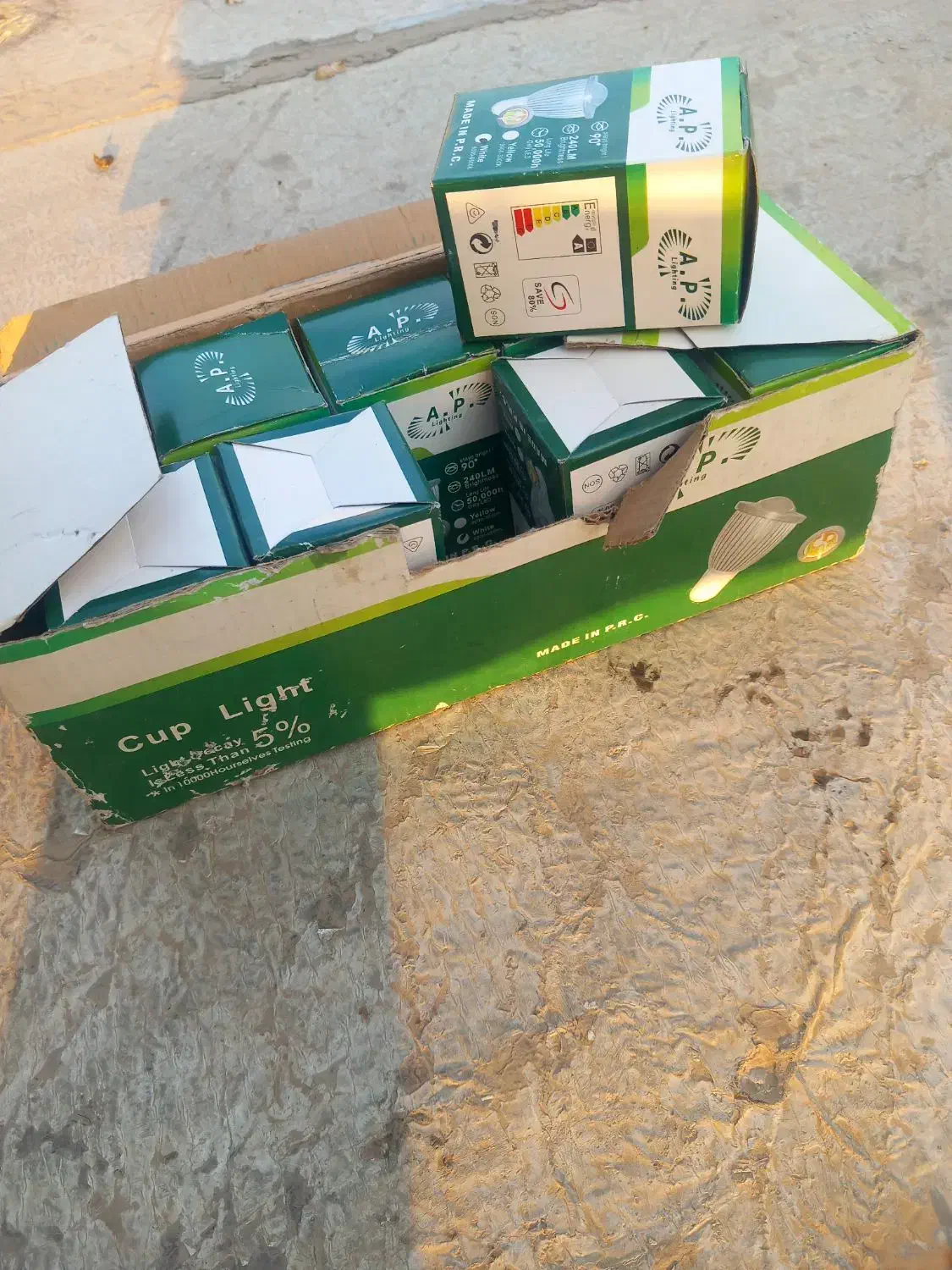 ی بسته لامپ مغازه و دو مدل جای لامپ|لامپ و چراغ|نسیمشهر, |دیوار