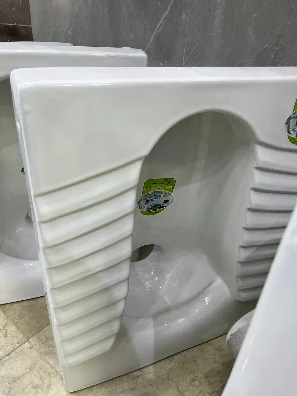 توالت زمینی ایرانی|مصالح و تجهیزات ساختمان|اصفهان, سرچشمه|دیوار