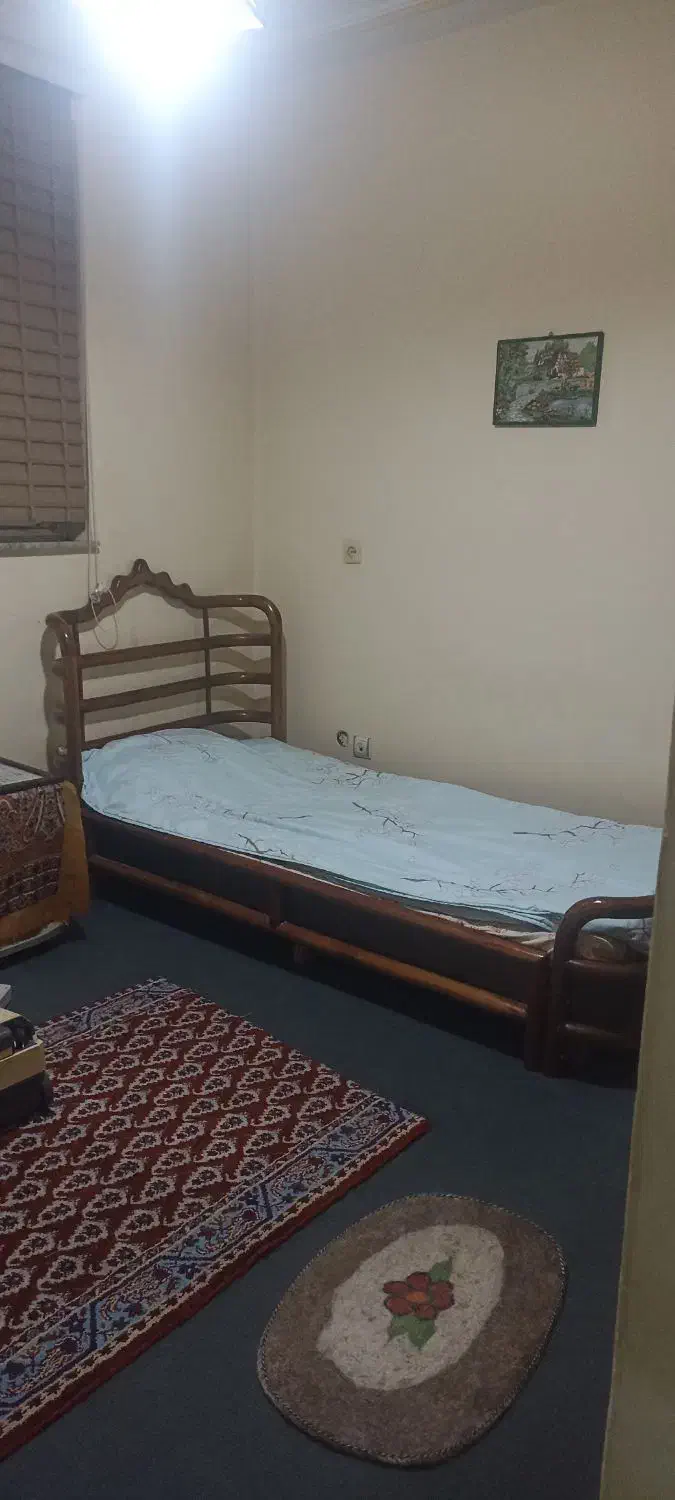 تخت خواب تک‌ نفره چوبی|تخت و سرویس خواب|رشت, جهاد|دیوار
