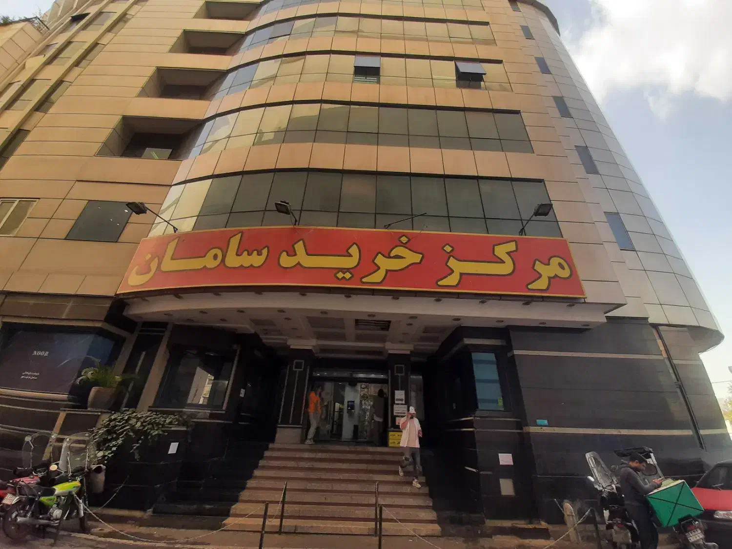 مغازه ۲۱متری صادقیه پارکینگ و انباری سندی|فروش مغازه و غرفه|تهران, فردوس|دیوار