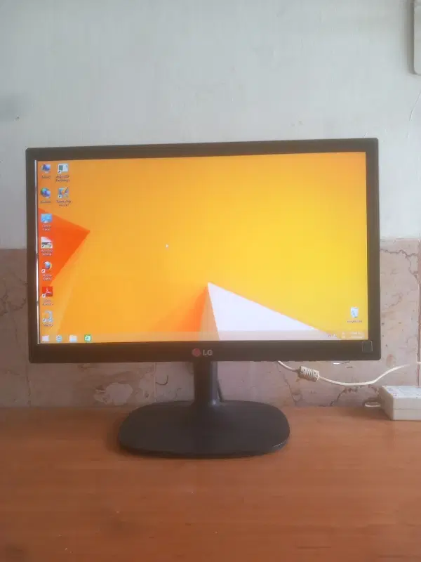 monitor LG 19 LED|قطعات و لوازم جانبی رایانه|مشهد, رده|دیوار