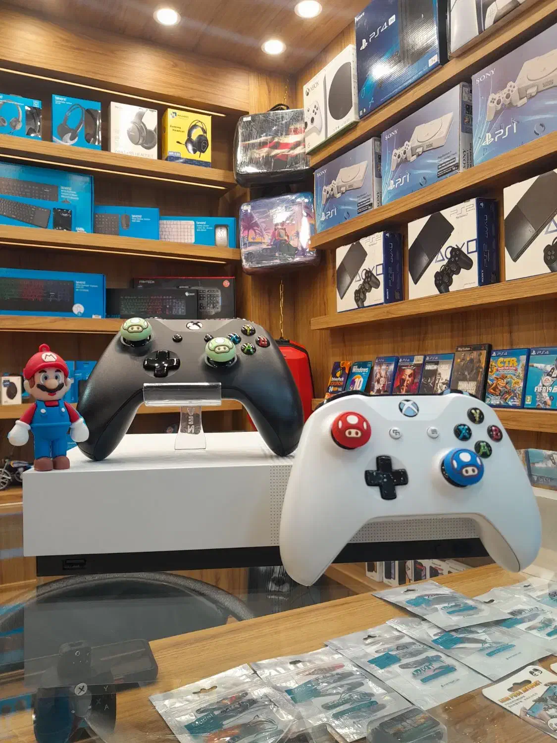 کنسول بازی ایکس باکس one s دو دسته|کنسول، بازی ویدئویی و آنلاین|قم, عربستان|دیوار