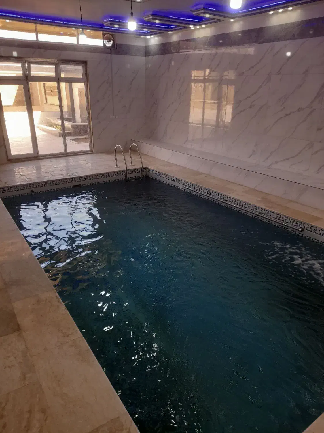 اجاره  روزانه ساعتی باغ ویلا استخر سرپوشیده آبگرم|اجارهٔ کوتاه‌مدت ویلا و باغ|ماهدشت, |دیوار