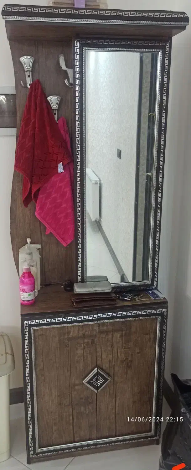 جاکفشی|جاکفشی، کمد، دراور|شیراز, آزادی|دیوار