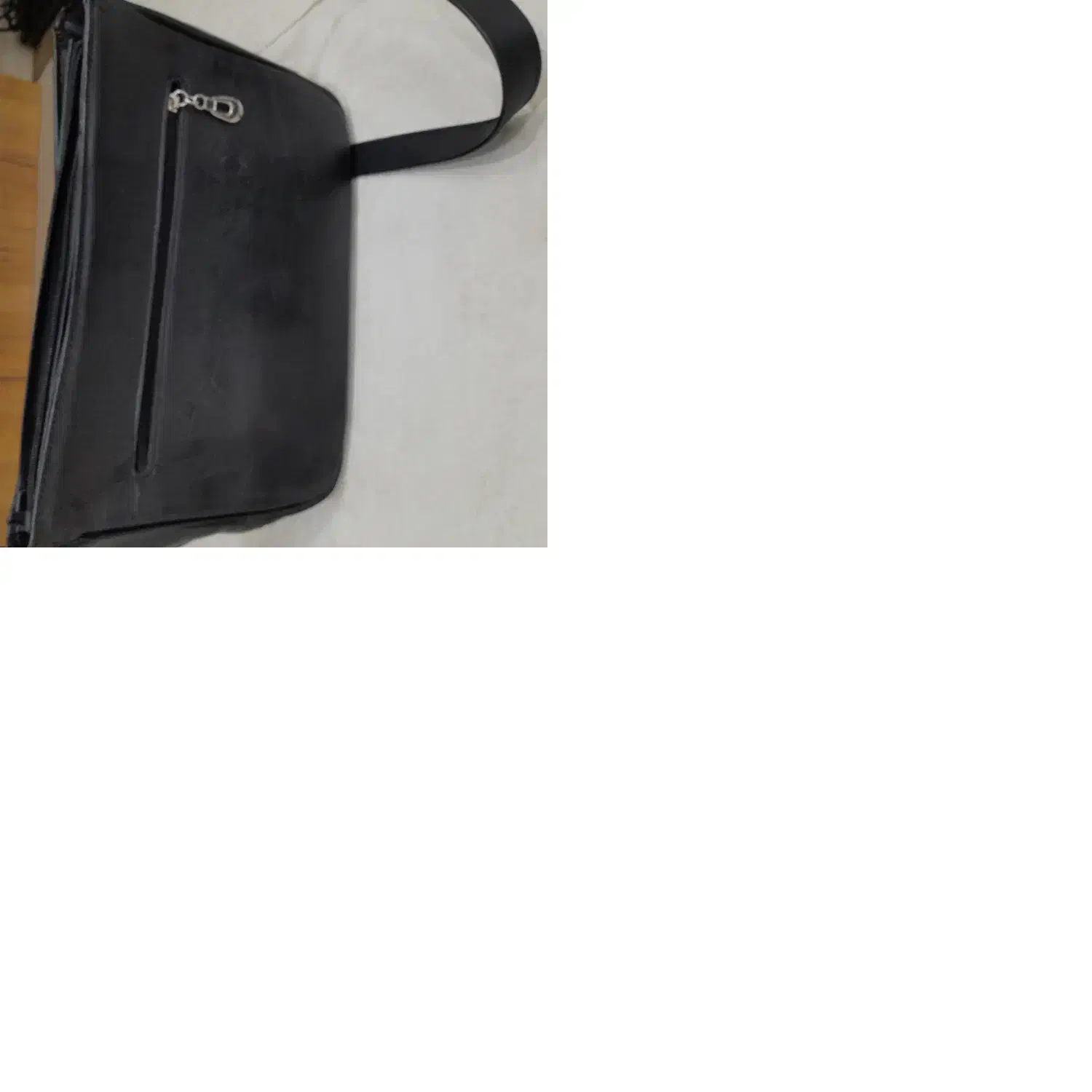 کیف دوشی|کیف، کفش، کمربند|تهران, درختی|دیوار