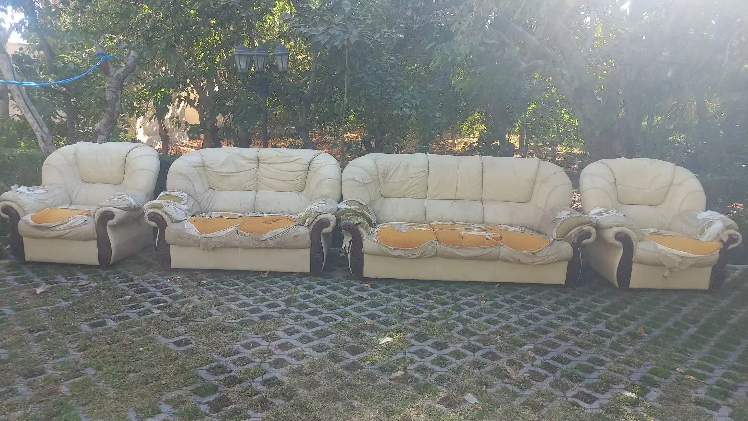 بدنه مبل خارجی نیاز به تعمیر دارد|مبلمان خانگی و میز عسلی|چهارباغ, |دیوار