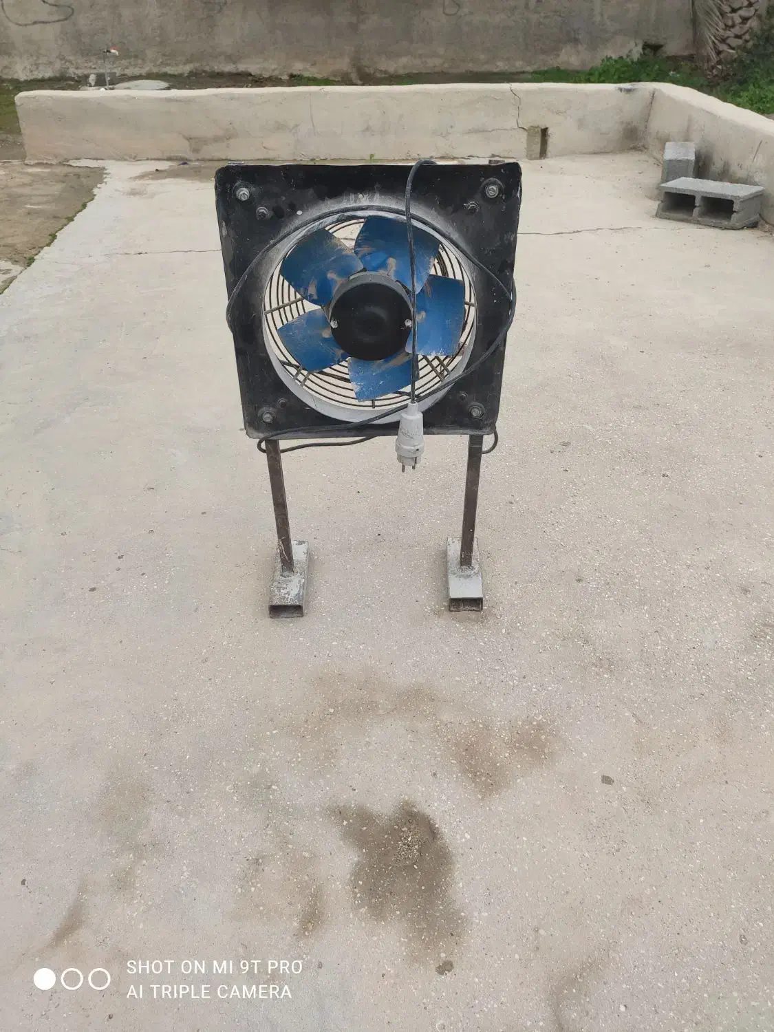 فن هواکش مارک دمنده 40/40|پنکه و تصفیه‌کنندهٔ هوا|بوشهر, |دیوار