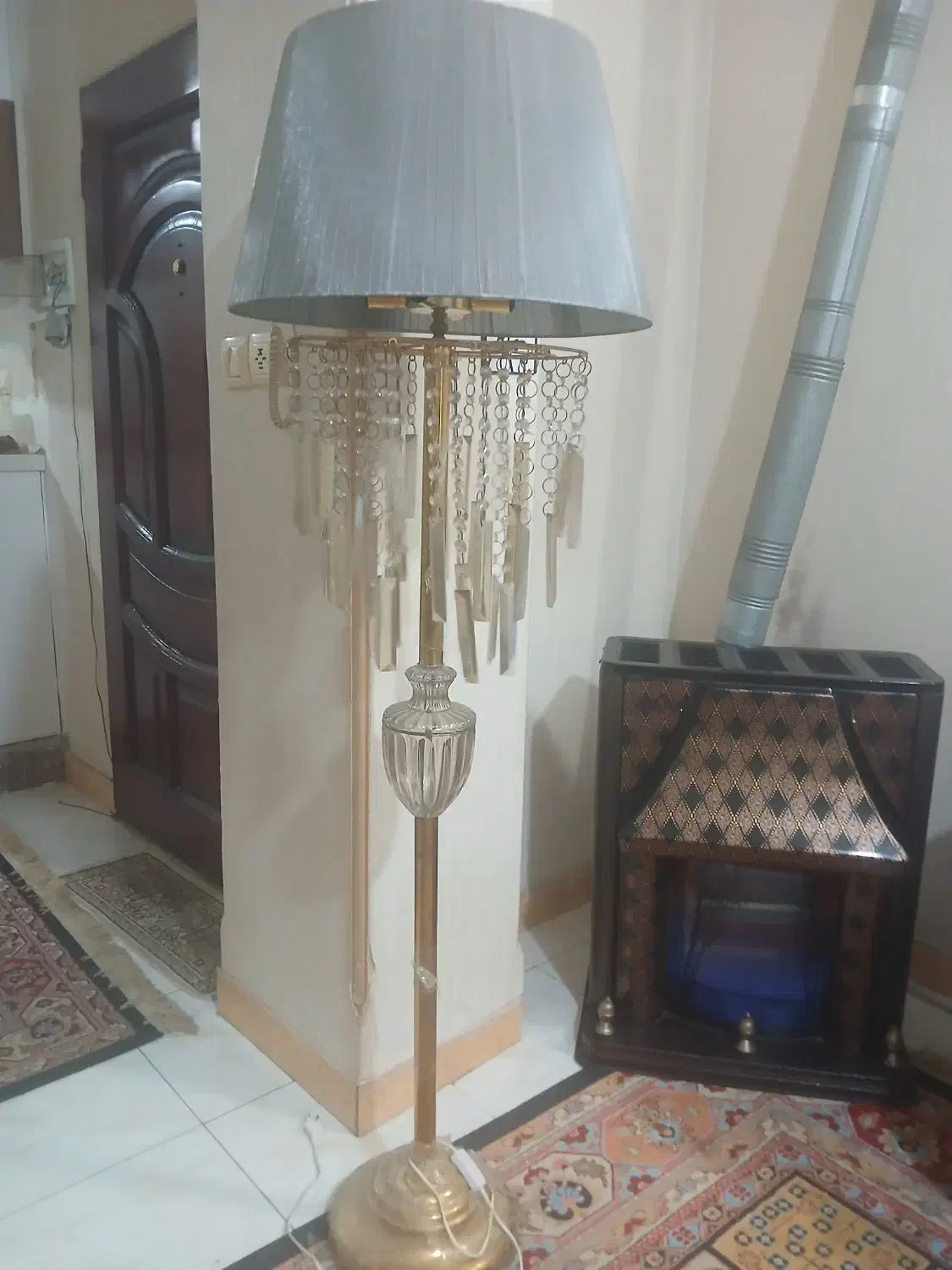 دوعدد آباژورسالم و یک عد پارتیشن|چراغ خواب و آباژور|قرچک, شهرک طلائیه|دیوار