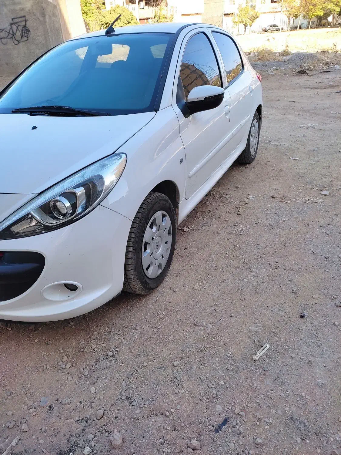 207 1400سقف فلز(نقدی،یامعاوضه با آریسان2)|خودرو سواری و وانت|خرمآباد, |دیوار