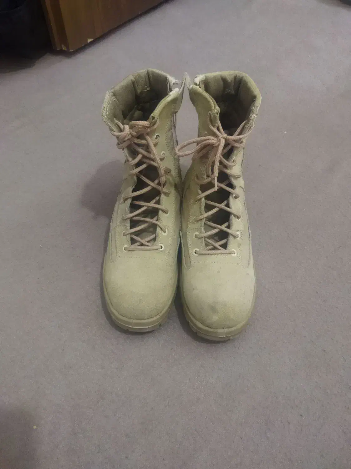 پوتین و کلاه خاکی مرزبانی|لباس|خرمآباد, |دیوار