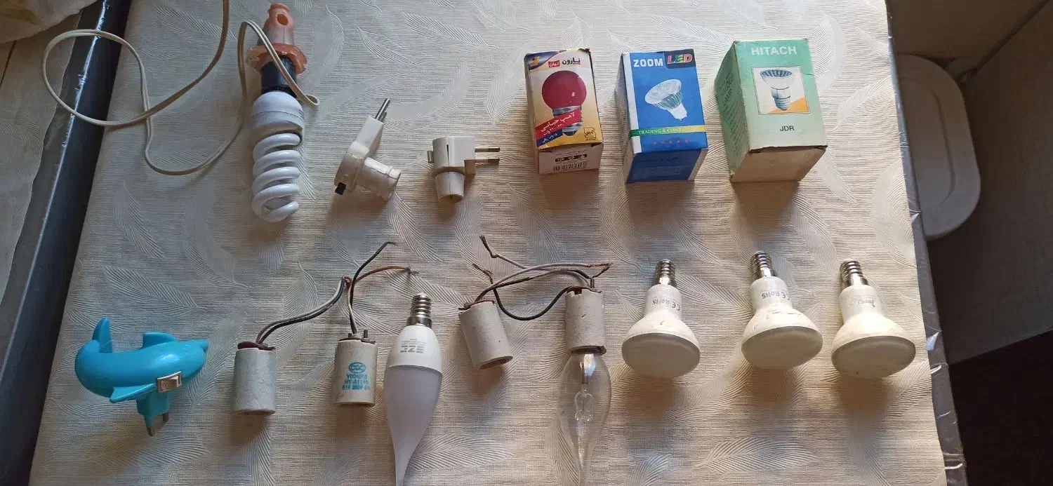 همه لامپها و هالوژنها سالم. ۲۰۰ هزار|لامپ و چراغ|اشتهارد, |دیوار