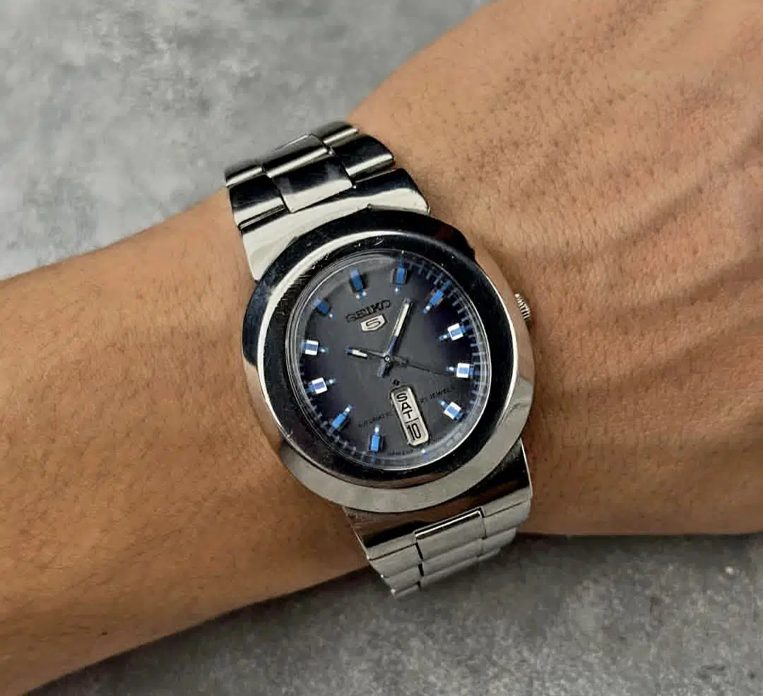 ساعت مچی قدیمی سیکو|ساعت|مهاباد (آذربایجان غربی), |دیوار