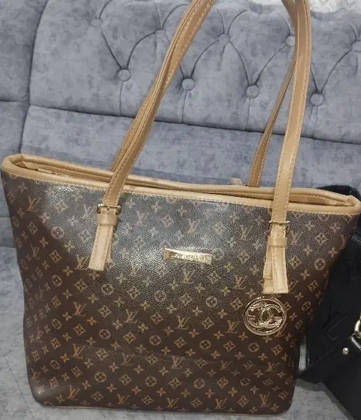 کیف بزرگ جادارنو|کیف، کفش، کمربند|قم, بنیاد|دیوار