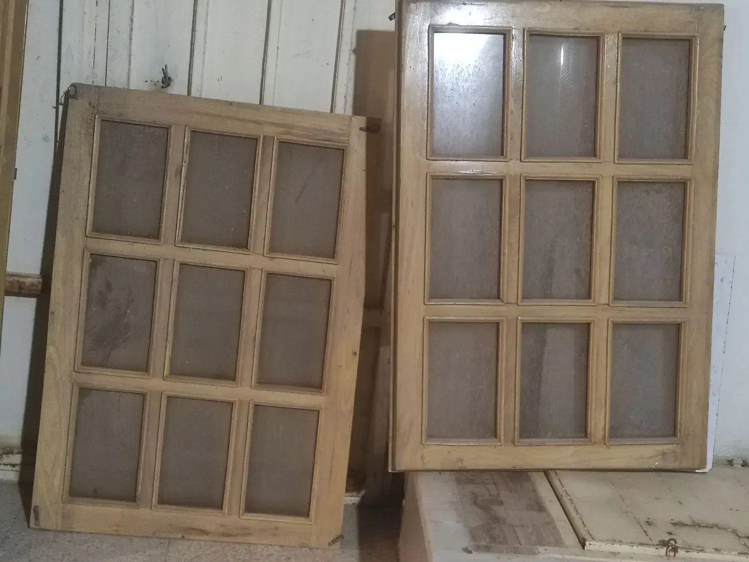 دوعدد پنچره چوبی78*114 و چهار عدد درب چوبی اتاق|مصالح و تجهیزات ساختمان|آران و بیدگل, |دیوار