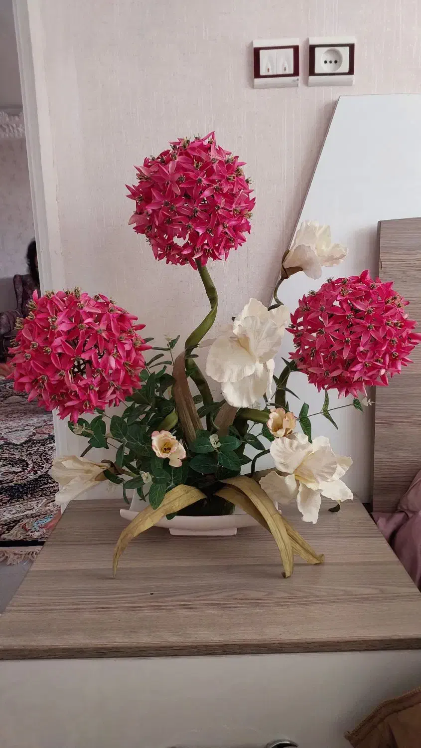 گل توپی با گلدان|گل مصنوعی|خوی, |دیوار