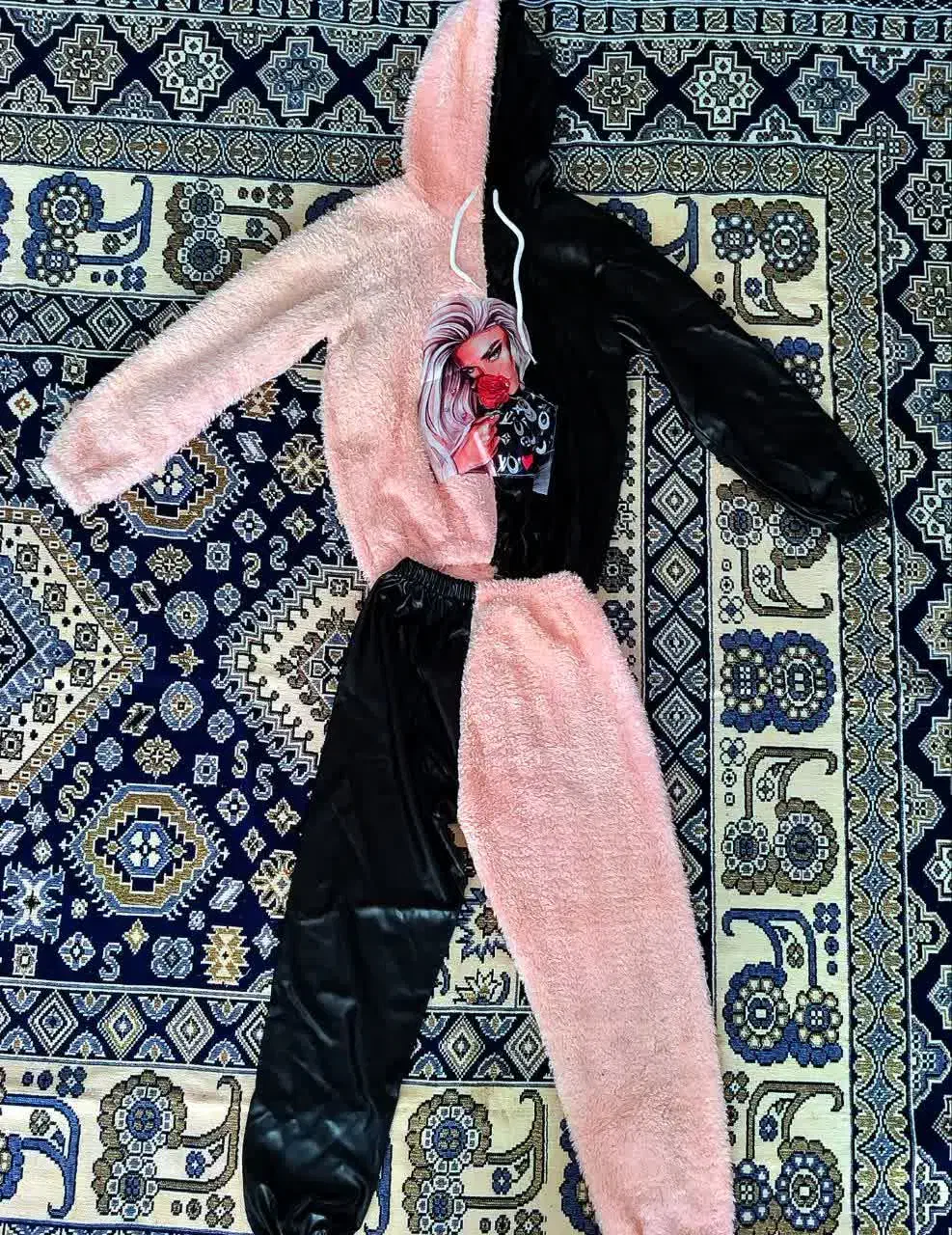 هودی|لباس|بروجرد, |دیوار