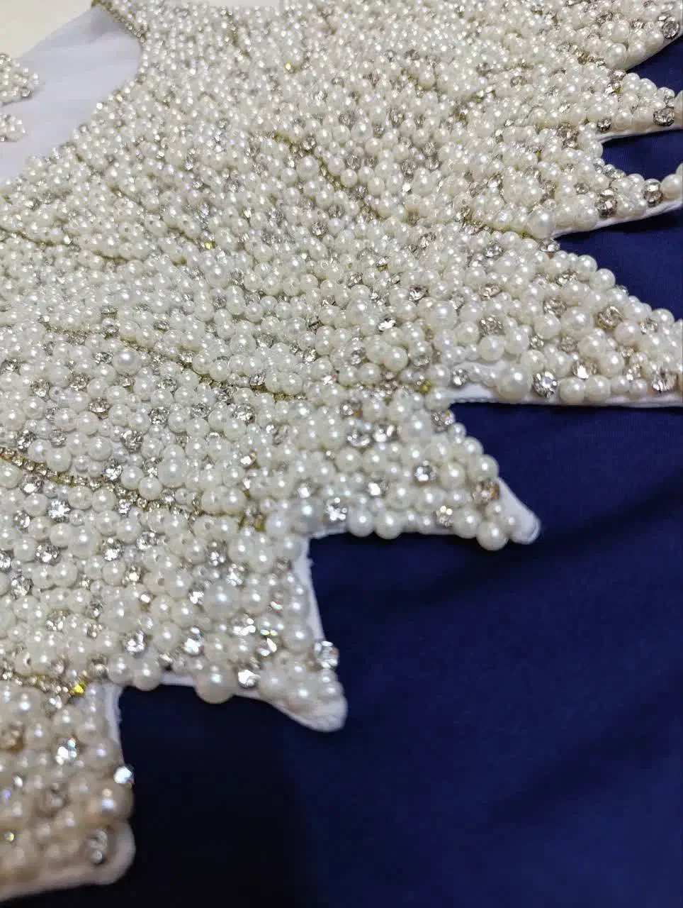 لباس مجلسی|لباس|قم, چهار امامزاده|دیوار