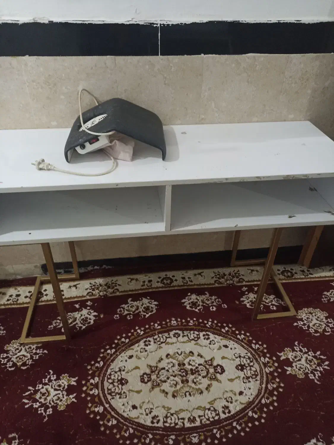 میز کاشت ناخن به همراه فن|آرایشگاه و سالنهای زیبایی|پارسآباد, |دیوار