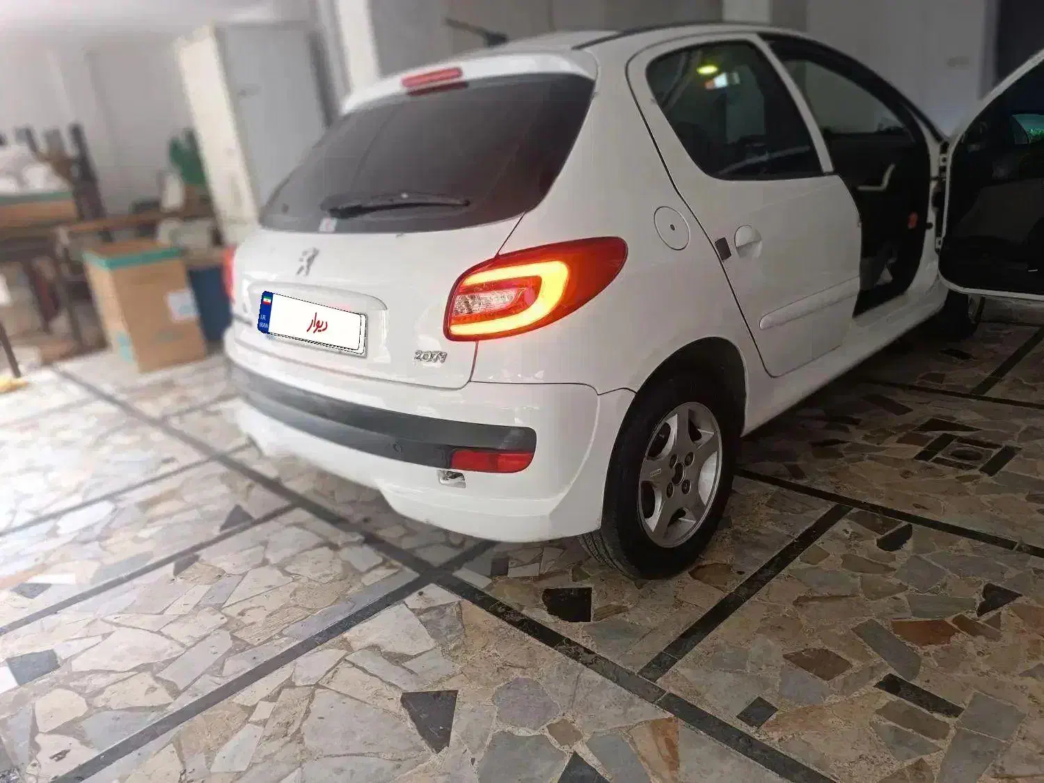 207 مدل 1400 عروسک بی رنگ مشابه صفر|خودرو سواری و وانت|رشت, حاجی آباد|دیوار