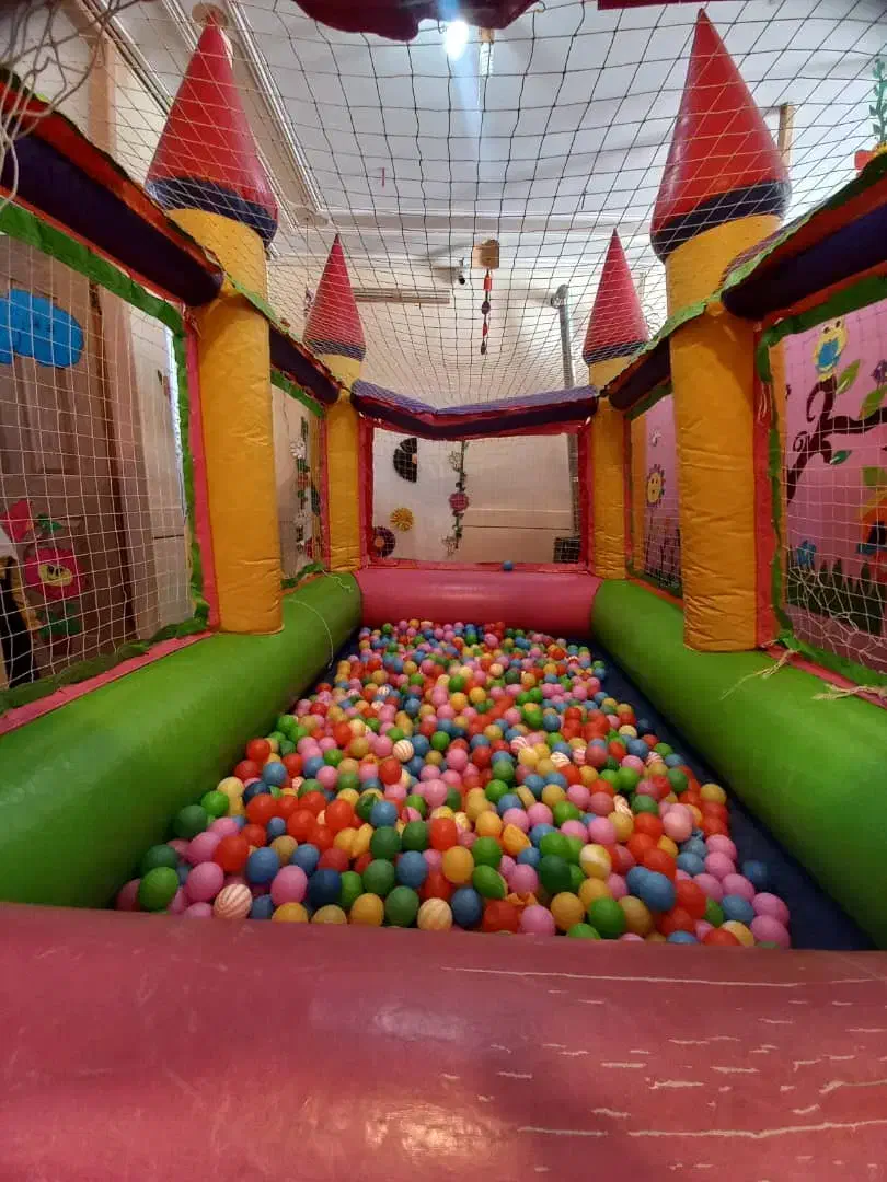 استخر توپ|اسباببازی|بروجن, |دیوار