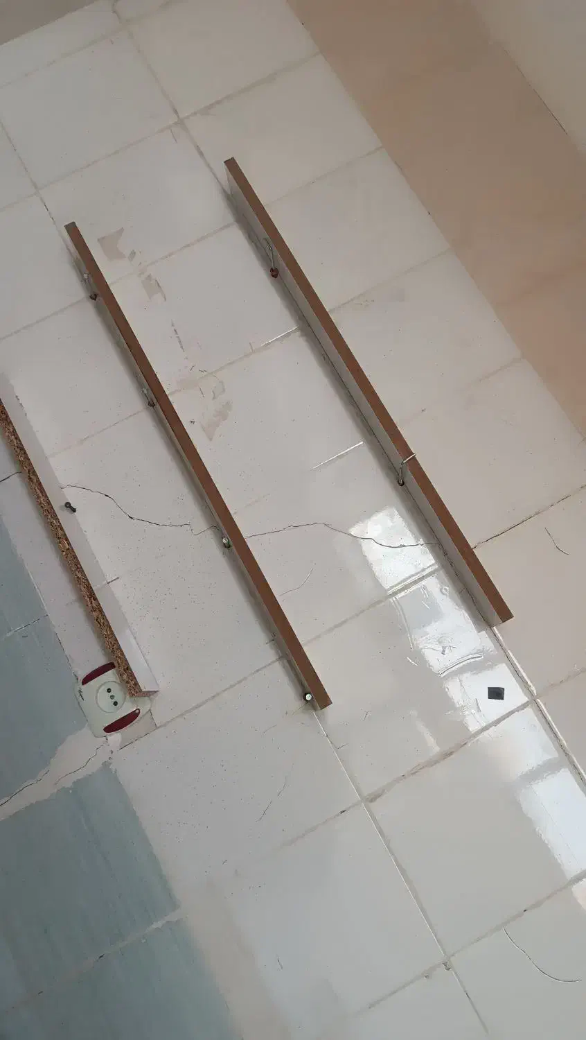 میز ناخن به همراه استند|صندلی و نیمکت|قزوین, |دیوار