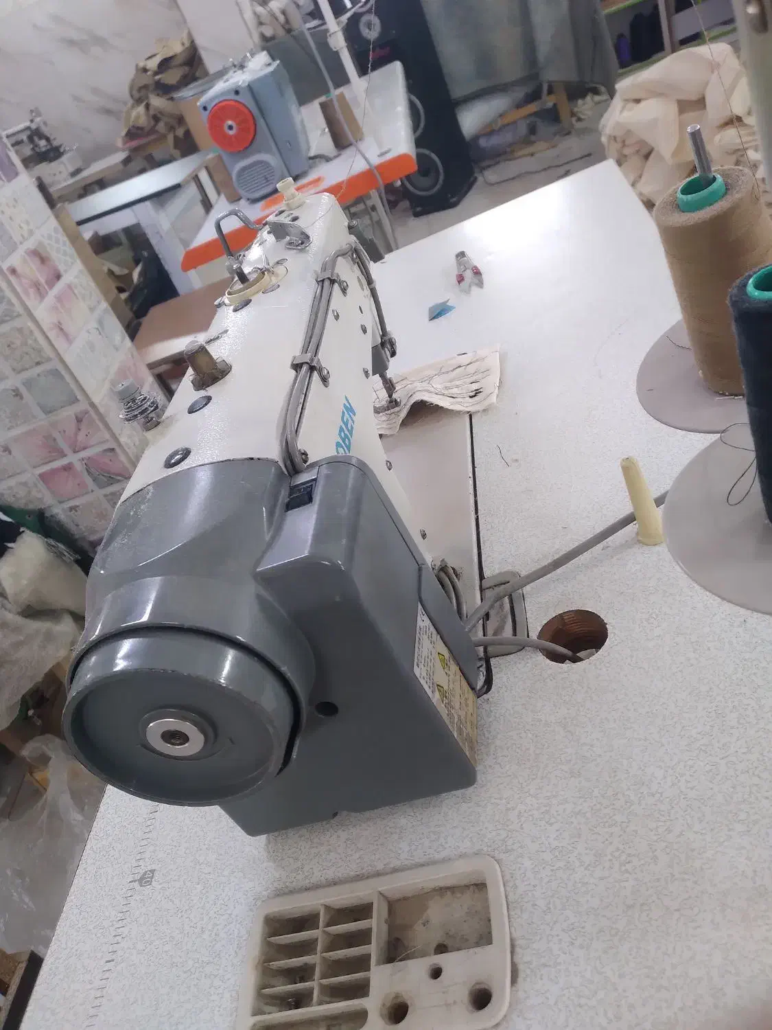 چرخ خیاطی صنعتی راسته کامپیوتری دوماکو ۴نخ کابویی|ماشین‌آلات صنعتی|نسیم‌شهر, |دیوار