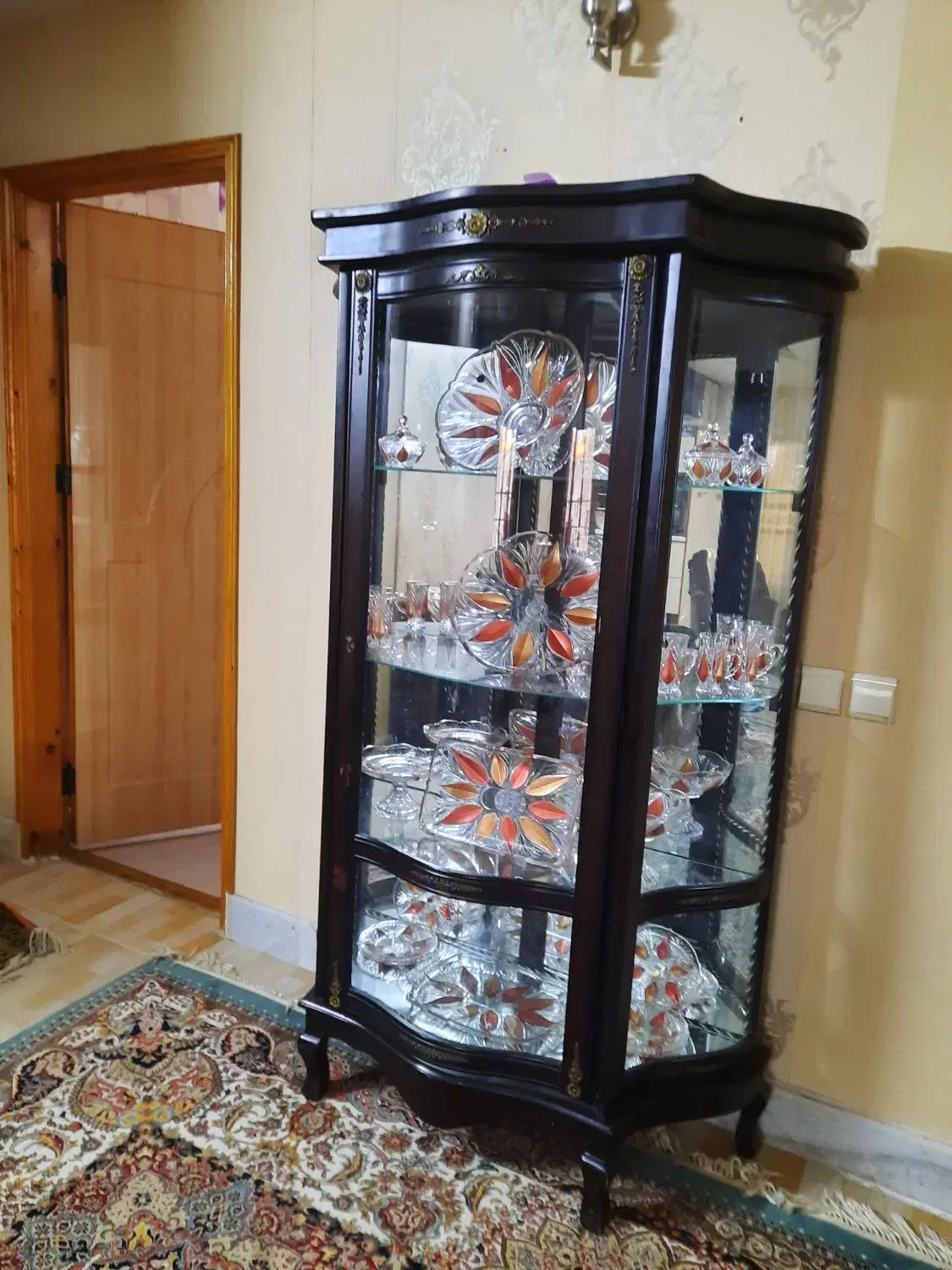 ویترین بزرگ و جادار|بوفه، ویترین، کنسول|گنبد کاووس, |دیوار