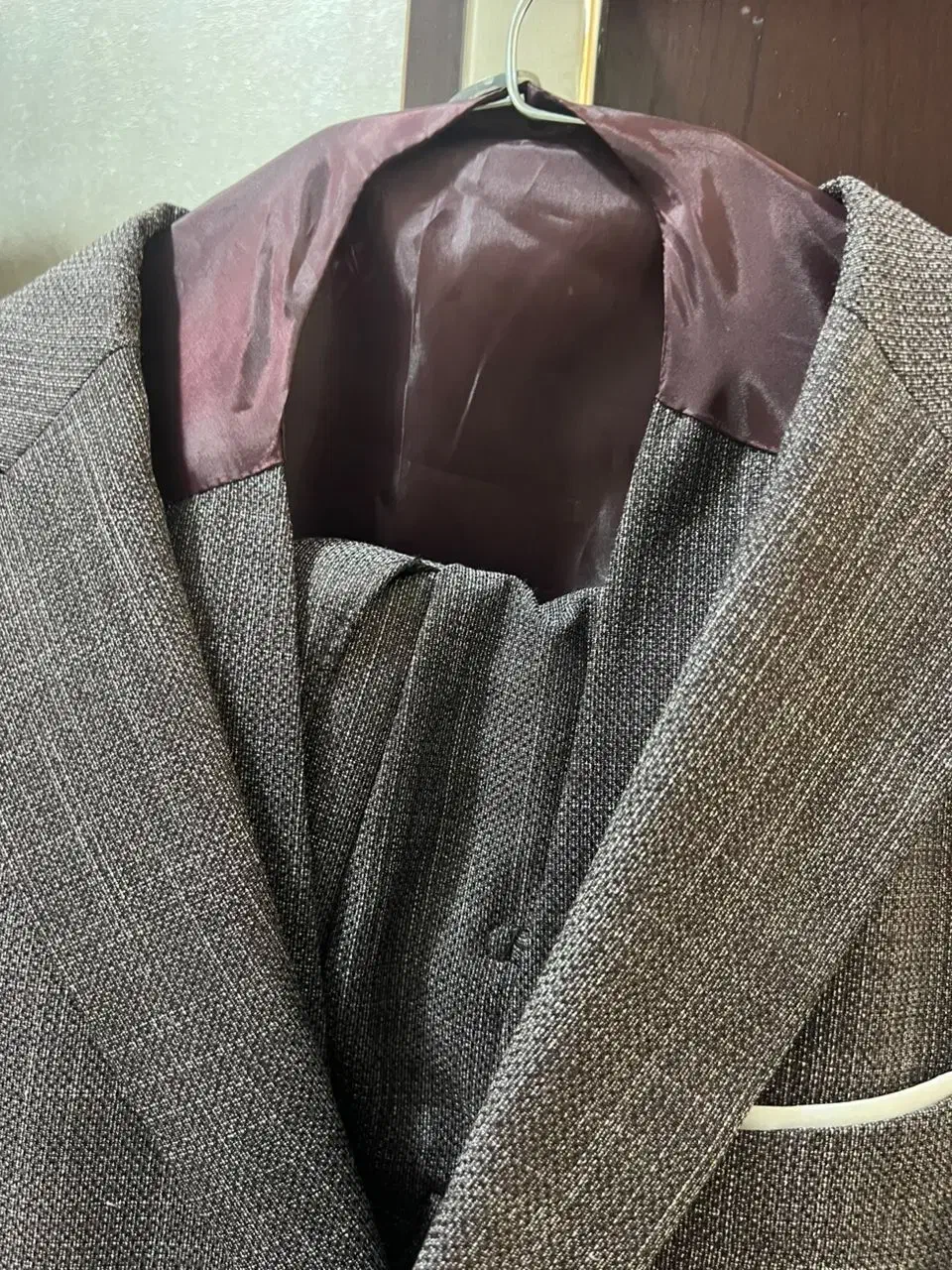 کلی لباس فقط یکبارپوشده شدن|لباس|خوی, |دیوار