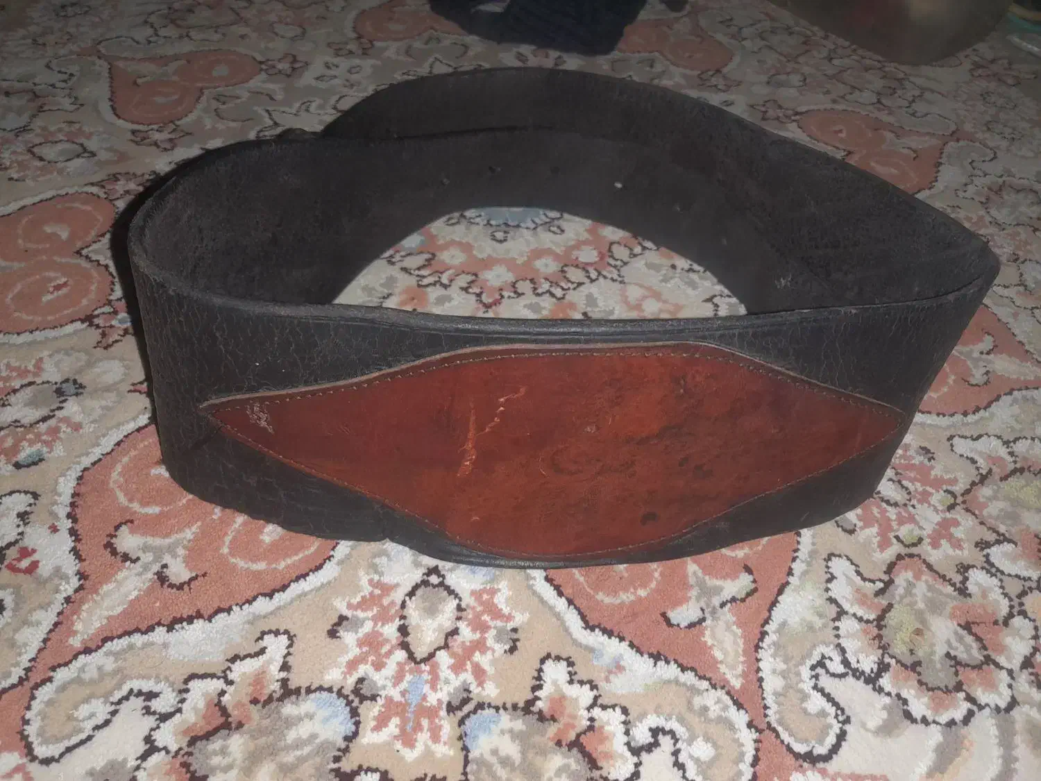 کمربند|کیف، کفش، کمربند|خاوه, |دیوار