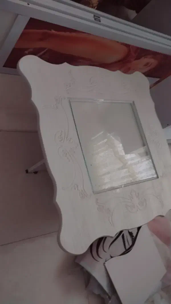 مبل پنج نفره هست عسلی هم سالم هست سفید|مبلمان خانگی و میز عسلی|اردبیل, |دیوار