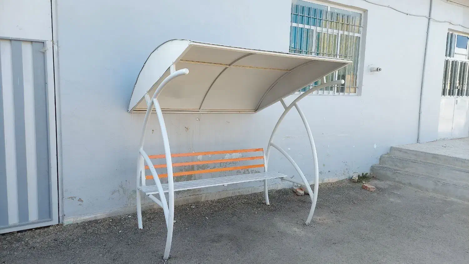 صندلی ایستگاهی|صندلی و نیمکت|اسفراین, |دیوار