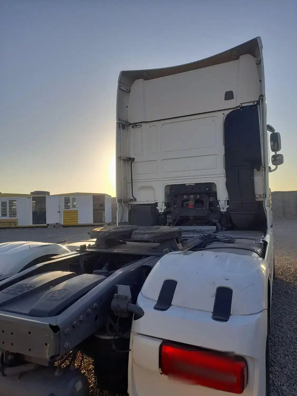 کشنده|خودرو سنگین|میانه, |دیوار