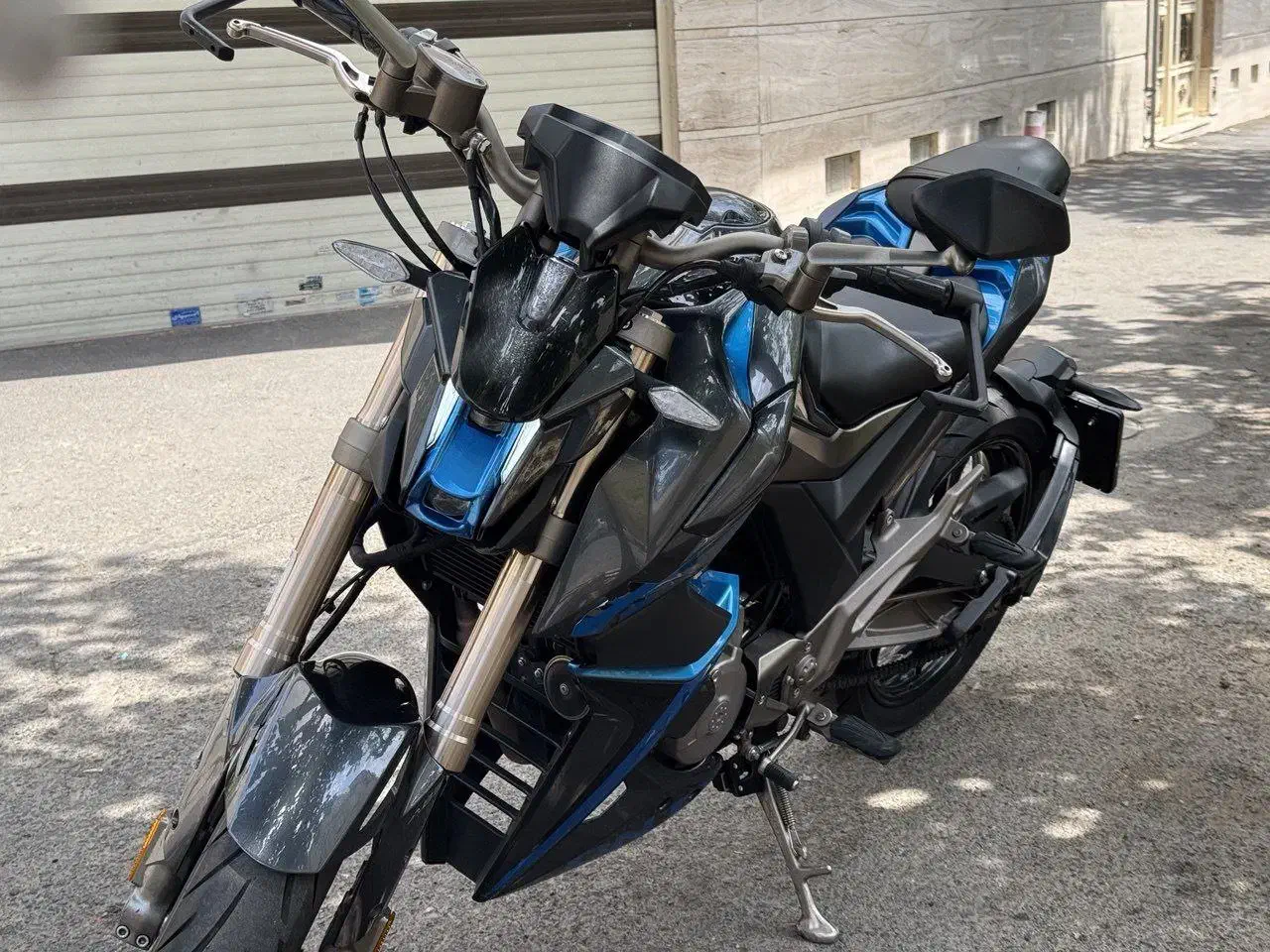 Z2u1 عروسک|موتورسیکلت|قدس, شهر‌قدس|دیوار