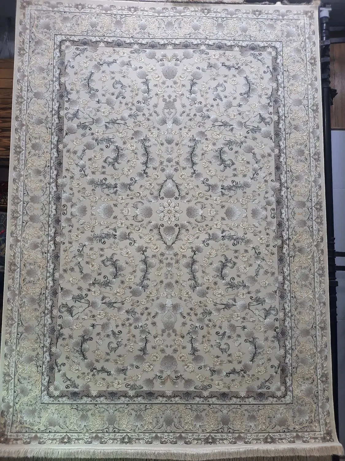 فرش دیزاین۱۲۰۰گل برجسته فوق العاده ضخیم و ریزبافت|فرش|مشکین‌دشت, |دیوار