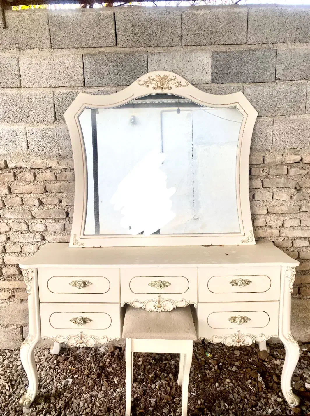 میز آرایش با آینه بزرگ و صندلی و پاتختی|مبلمان خانگی و میز عسلی|ارطه, |دیوار