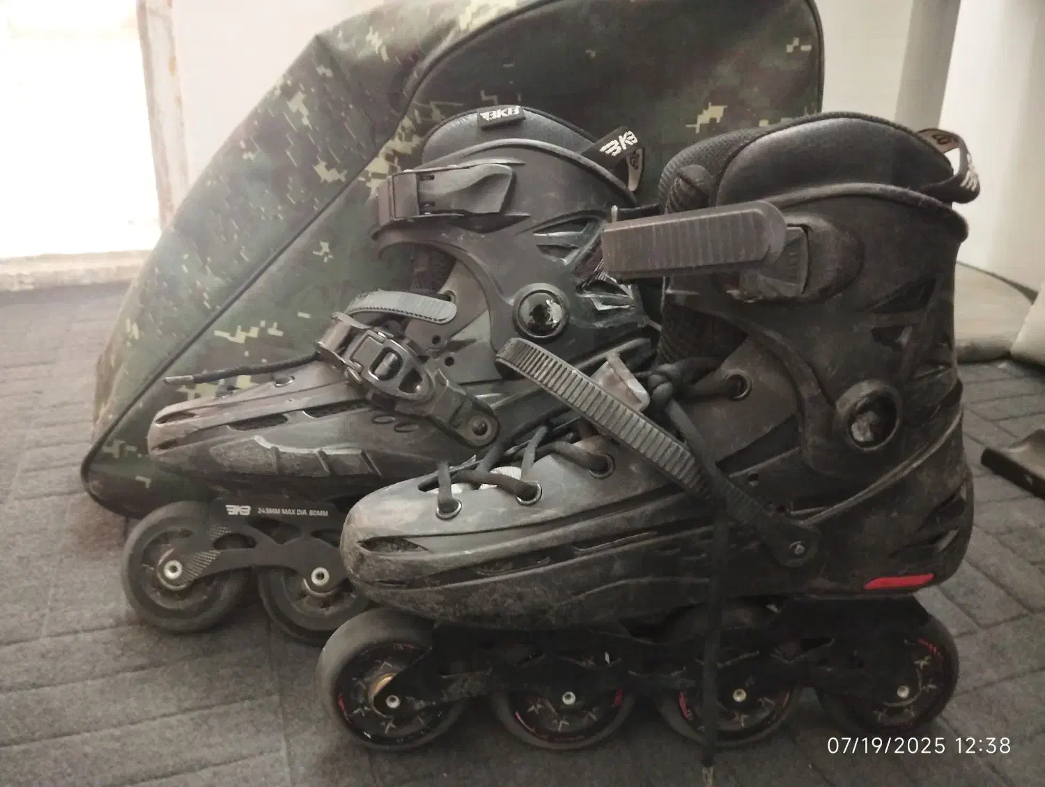 فروش فوری کفش اسکیت|دوچرخه، اسکیت، اسکوتر|قم, نیروگاه|دیوار