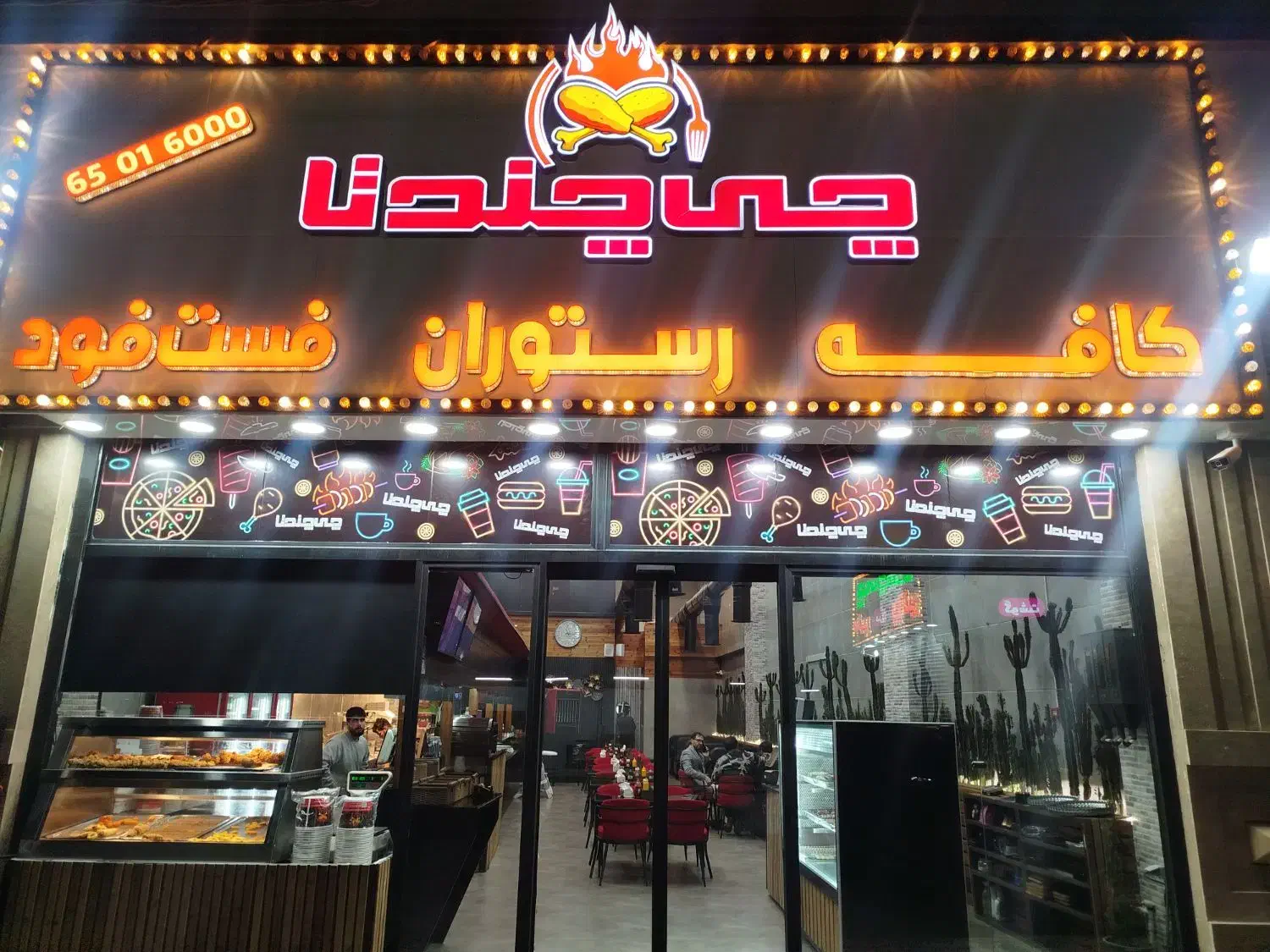 سالن کار،ویتر خانم یا آقا کافه فست فود نیازمندیم|استخدام خدمات فروشگاه و رستوران|اندیشه, اندیشه فاز ۴|دیوار