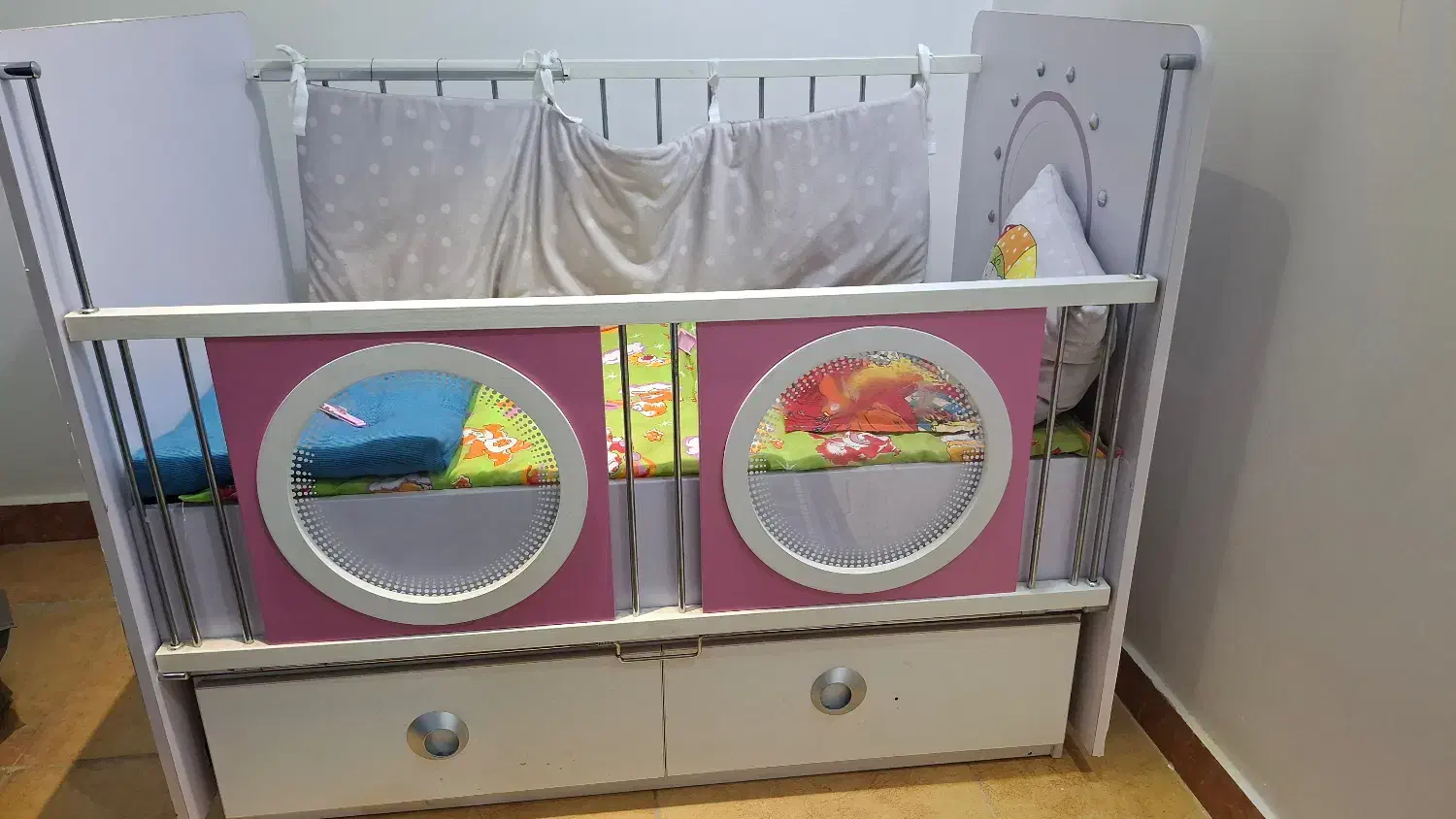 تخت کودک مارک اپادانا|اسباب و اثاث بچه|اهواز, کمپلو جنوبی|دیوار