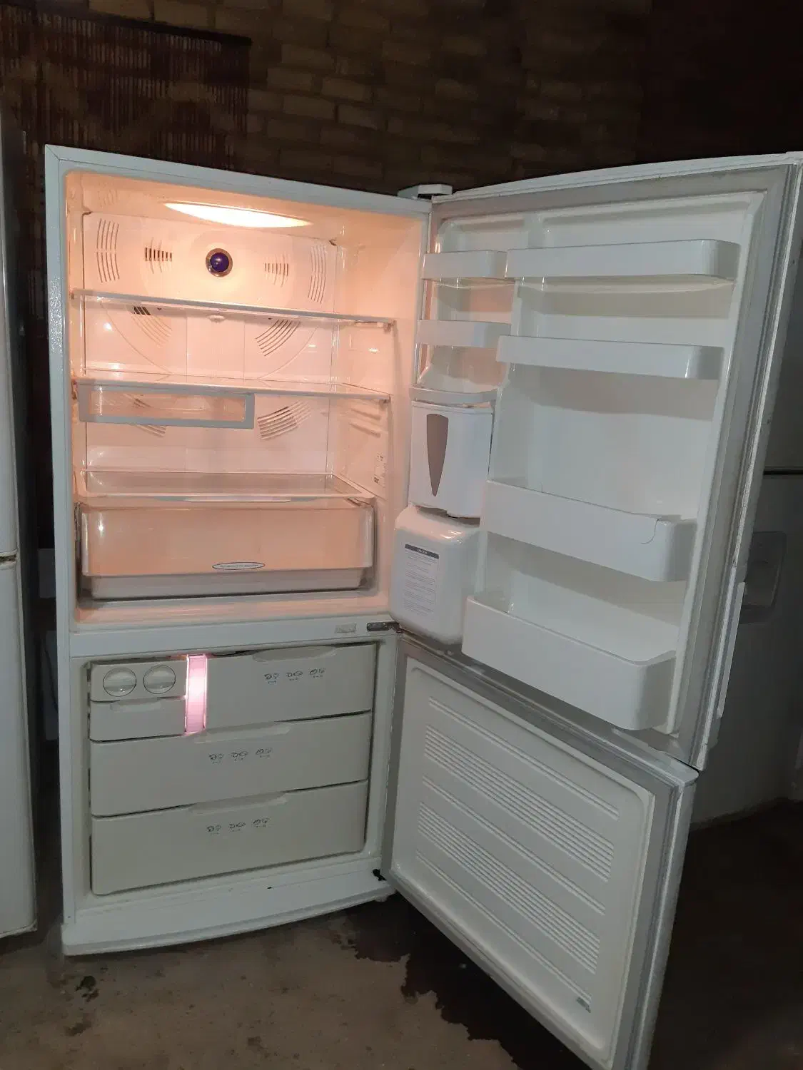 یخچال فریزر اسنوا سالم و تمیز در حد نو بدون برفک|یخچال و فریزر|بروجرد, |دیوار