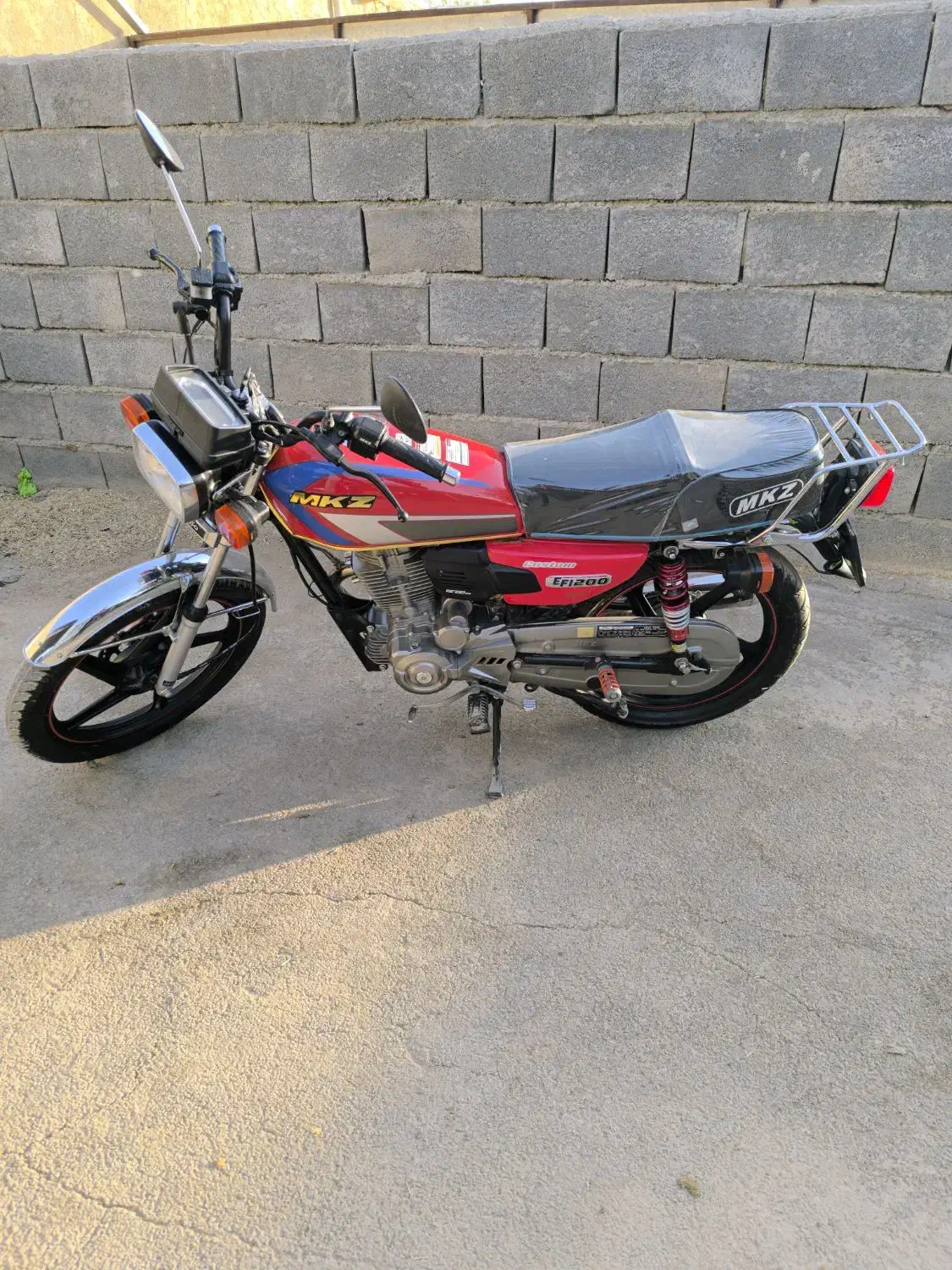 متین 1403 در حد خشک|موتورسیکلت|اراک, |دیوار