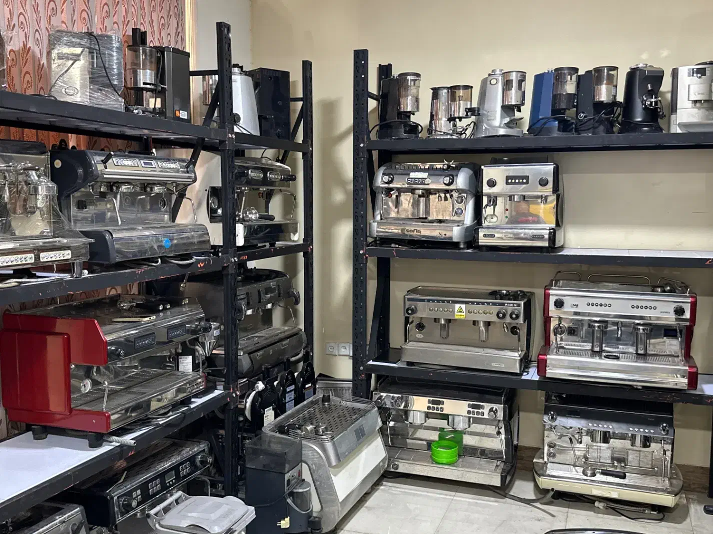 فروش تکی و عمده انواع اسپرسو ساز و آسیاب اروپایی|کافی‌شاپ و رستوران|شیراز, دلجو|دیوار