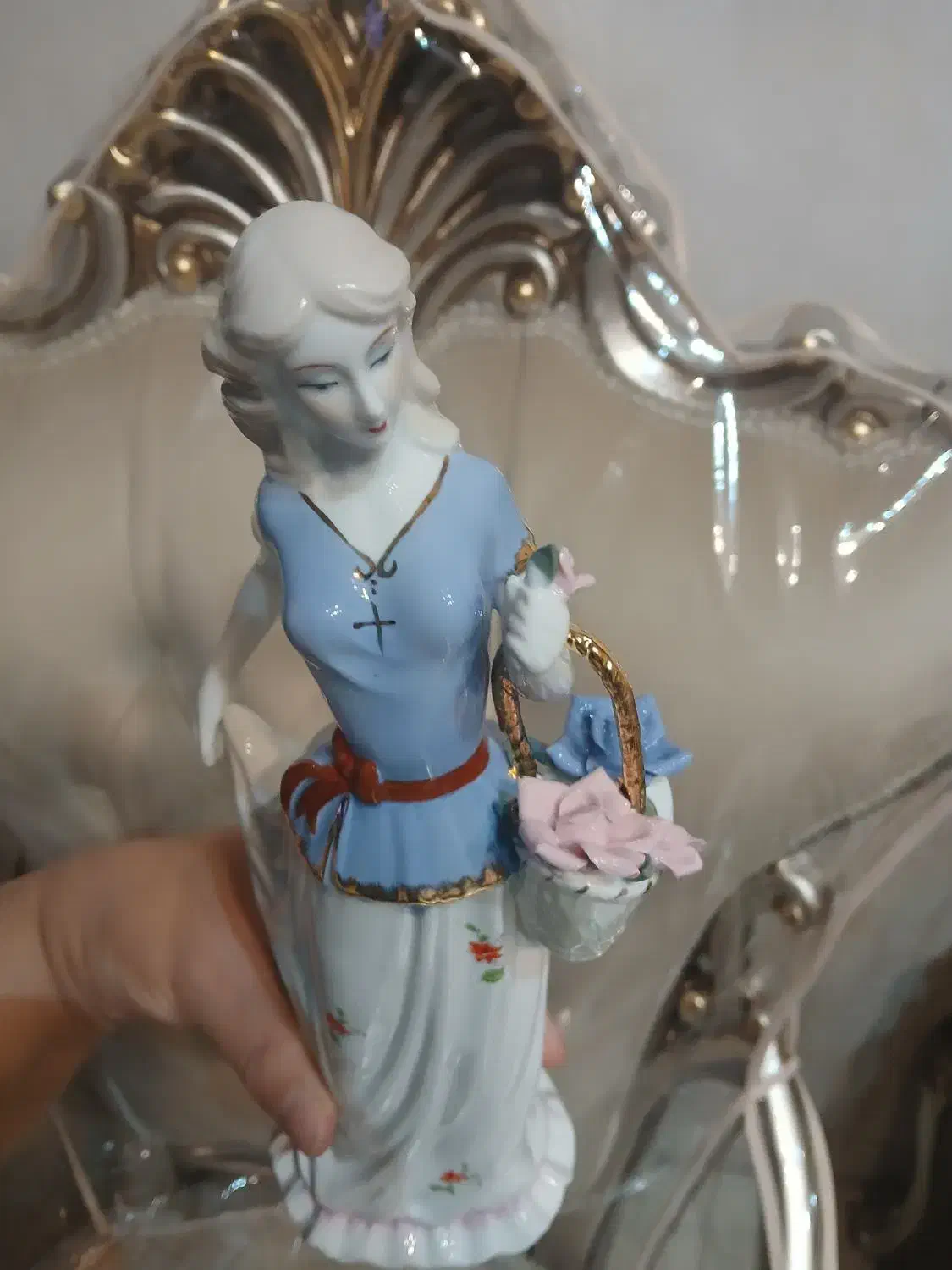 مجسمه چینی دختر سبد به دست|مجسمه، تندیس، ماکت|رباطکریم, شترخوار|دیوار