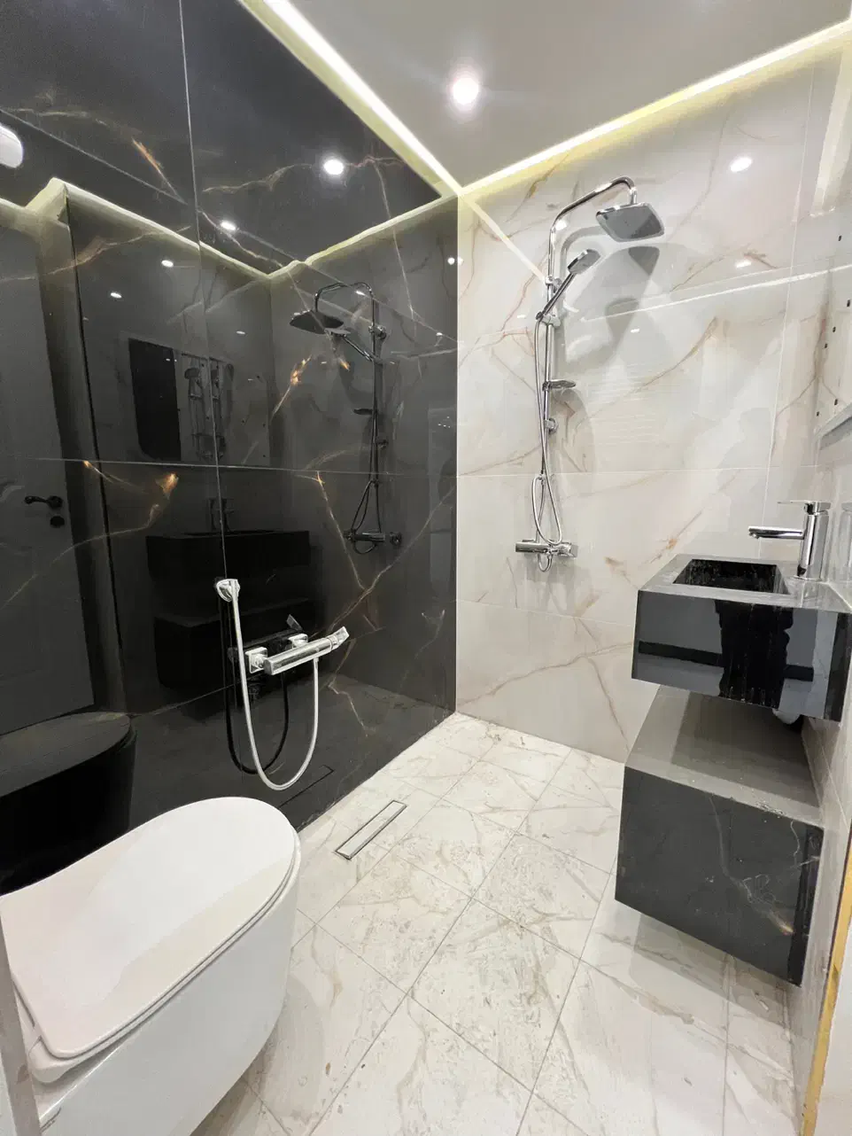 ۱۳۷‌متر/۳‌خواب/نوساز/ویو جذاب/محل دنج ظفر