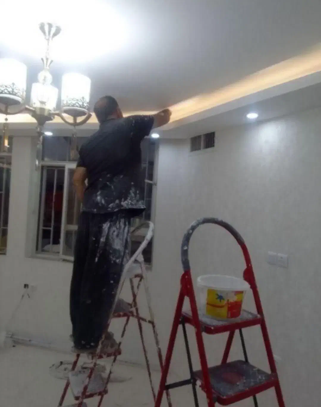 نقاش و نقاشی ساختمان،رفع نم،ایزوگام،گچکاری،سرامیک|خدمات پیشه و مهارت|کرج, شاهینویلا|دیوار