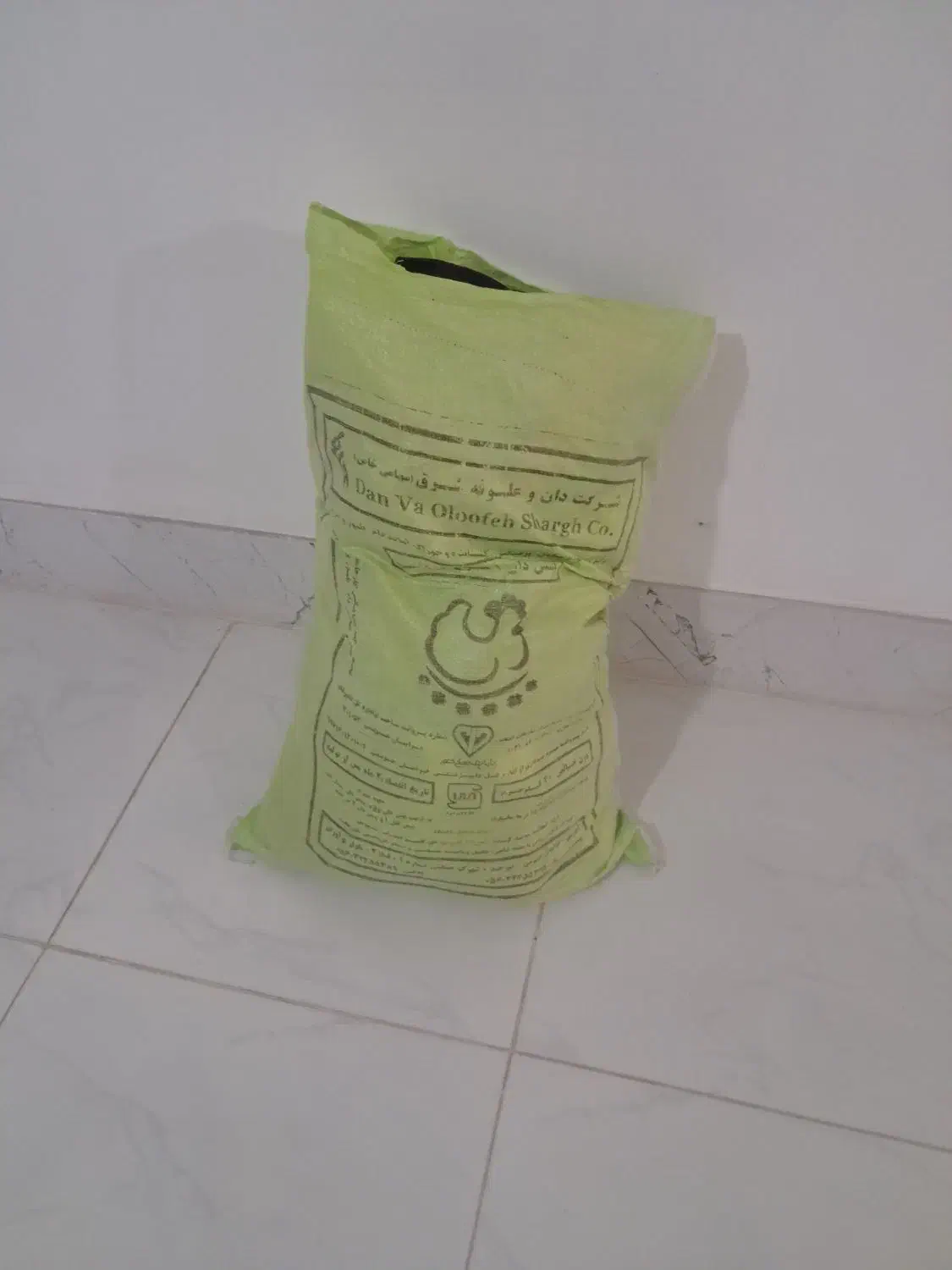 یک کیسه لباس|لباس|بیرجند, |دیوار